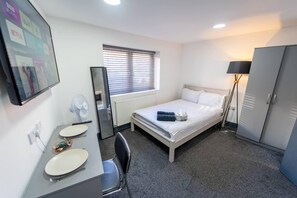 1 bedroom, iron/ironing board, WiFi, bed sheets - Captivating 1-Bed studio in Birmingham (Birmingham)