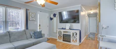 Smart TV, fireplace