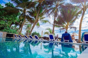Outdoor pool - Nico Beach Hotel (Hikkaduwa)