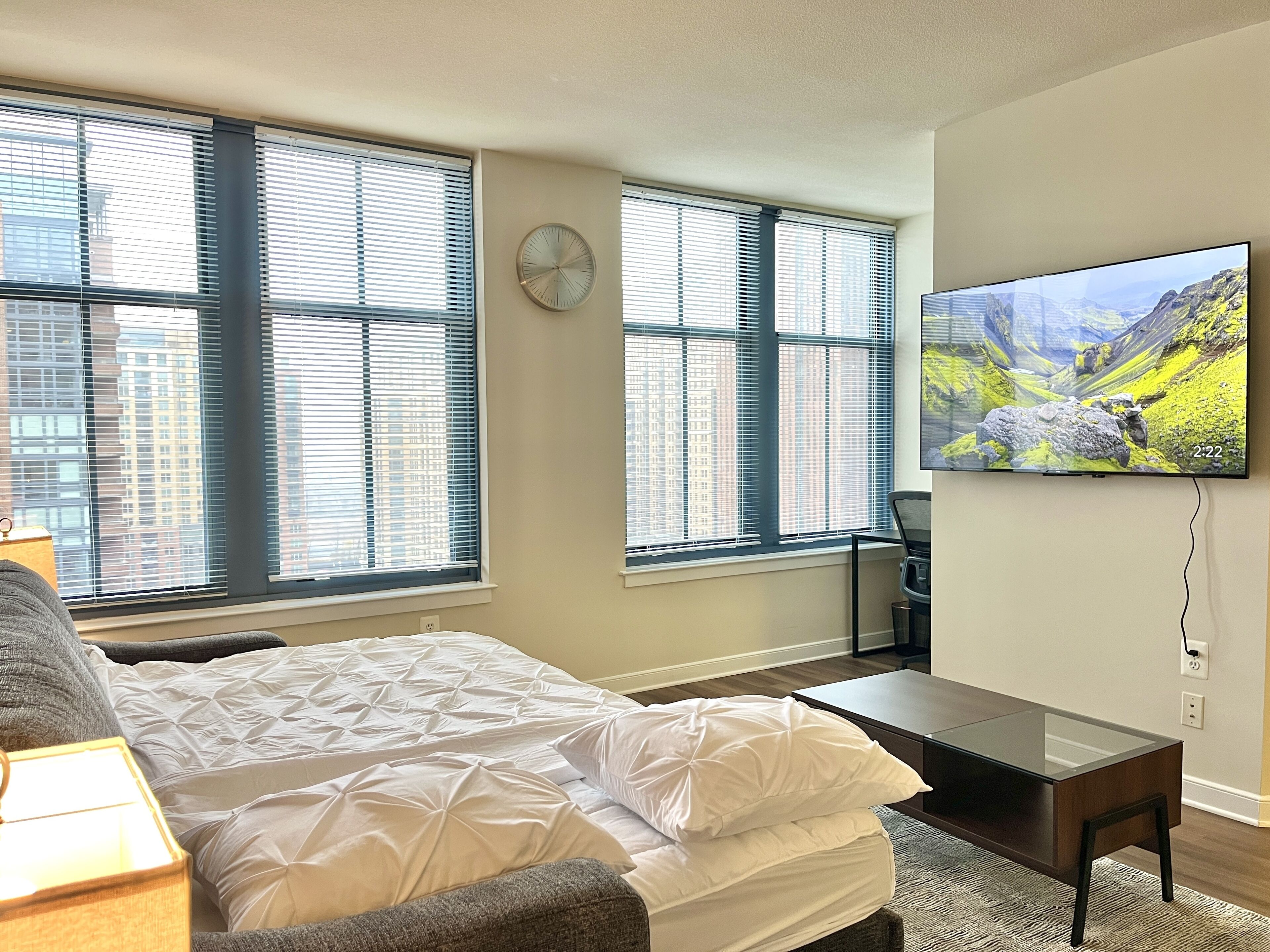 2 habitaciones, caja de seguridad en la habitación y escritorio 