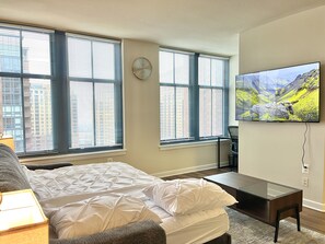 2 bedrooms, in-room safe, desk, iron/ironing board