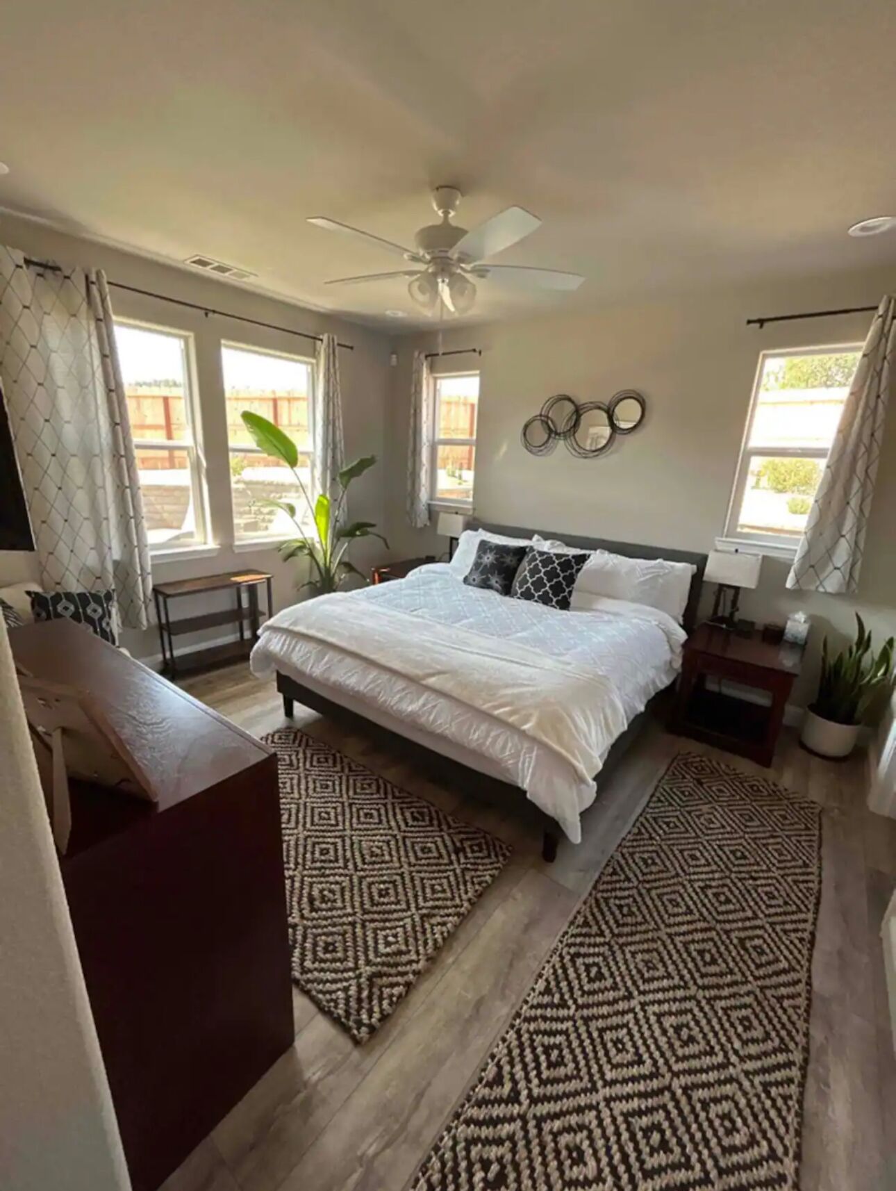 3 chambres, fer et planche à repasser, Wi-Fi gratuit, draps fournis