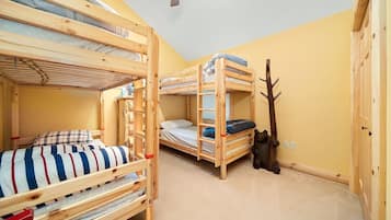 4 bedrooms, desk, iron/ironing board, WiFi