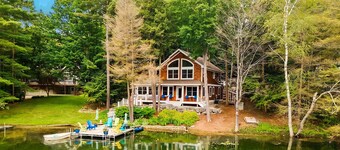 Bear’s Den Lakefront Cabin with Hot Tub and Views