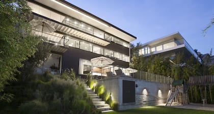 4BR/4BA Midcentury Modern Architectural icon in the Hollywood Hills.