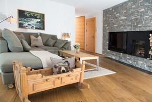 Télévision, cheminée