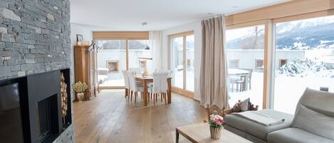 Télévision, cheminée