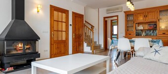 House with garage and ping pong 500m beach