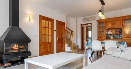 House with garage and ping pong 500m beach