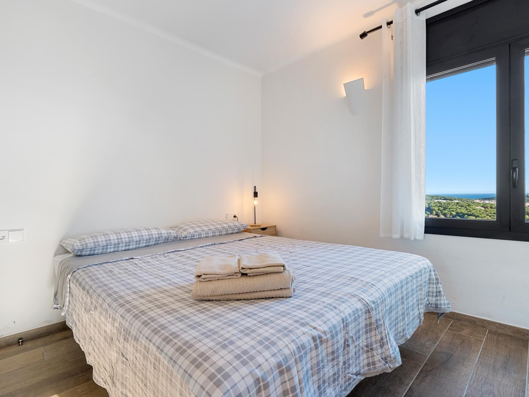 5 dormitorios, tabla de planchar con plancha, Internet y ropa de cama
