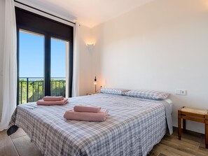 5 bedrooms, iron/ironing board, Internet, bed sheets - House with private pool 2km beach and center (Sant Feliu de Guíxols)