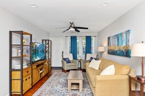 Smart TV - Feels Like Home, 4 mins to Arts District and close to all in quiet neighborhood  (Charlotte)