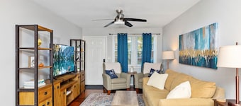 Feels Like Home, 4 mins to Arts District and close to all in quiet neighborhood