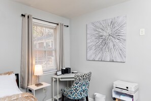 Interior - Feels Like Home, 4 mins to Arts District and close to all in quiet neighborhood (Charlotte)