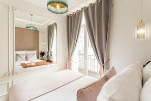 7 bedrooms, desk, iron/ironing board, travel crib