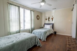 3 bedrooms, WiFi, bed sheets