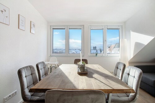 Apartment 'Seeblick Und Doch Zentral' with Lake View and Wi-Fi