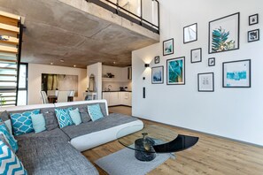 Fernseher, Videospiele, DVD-Player, Stereoanlage