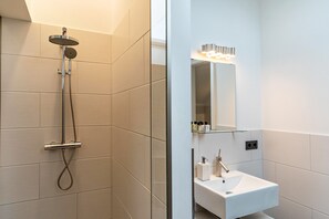 Doccia, asciugacapelli, asciugamani