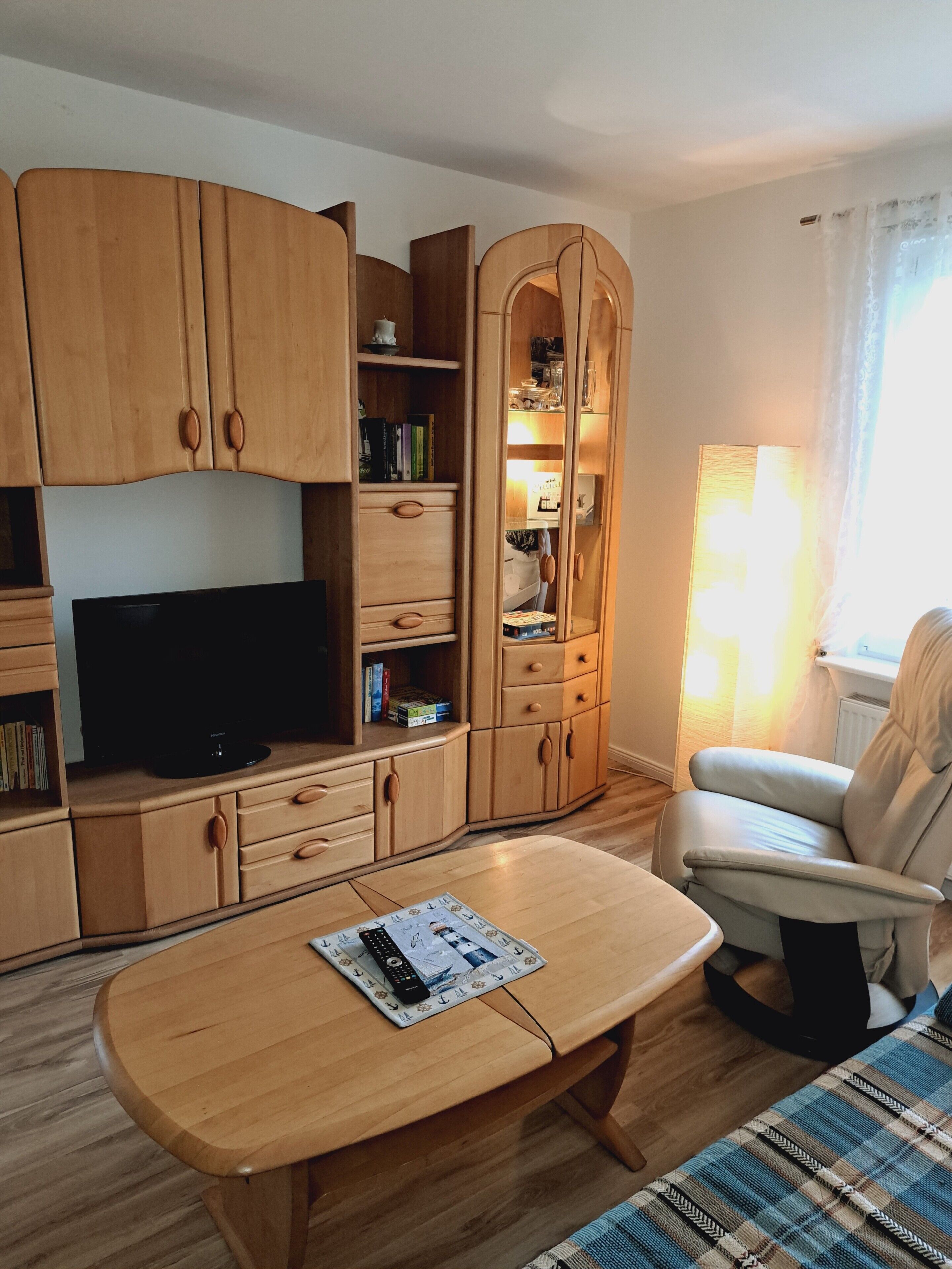 Fernseher, DVD-Player, Stereoanlage