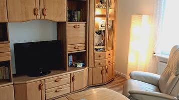 Fernseher, DVD-Player, Stereoanlage