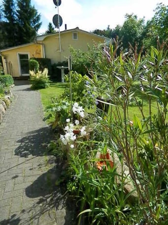 Property grounds. Apartment 'Heidtschmidhof Gästehaus' with Private Terrace, Shared Garden and Wi-Fi