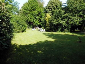 Property grounds - Apartment 'Heidtschmidhof Abendsonne' with Shared Terrace, Shared Garden and Wi-Fi (Wolgast)