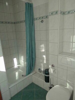 Suihku, hiustenkuivaaja