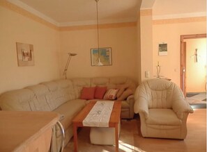 TV, DVD player, stereo - Apartment 'Heidtschmidhof Abendsonne' with Shared Terrace, Shared Garden and Wi-Fi (Wolgast)