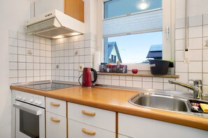 Réfrigérateur, four, plaque de cuisson, cafetière/bouilloire