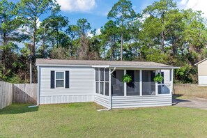 Exterior - Completely remodeled 3BR/2BA,PET friendly,5min from Hurlburt Field,fully fenced  (Mary Esther)