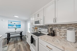 Fridge, microwave, oven, stovetop - Completely remodeled 3BR/2BA,PET friendly,5min from Hurlburt Field,fully fenced  (Mary Esther)