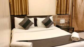Executive Room | Blackout drapes, soundproofing