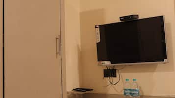 Deluxe Room | 1 bedroom, blackout curtains, soundproofing