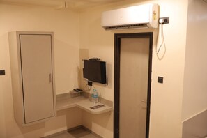 디럭스룸 | 암막 커튼, 방음 설비