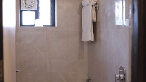 A bathroom with a toilet, bidet, and bathtub. - HOTEL AL ZAM ZAM (Nagpur)