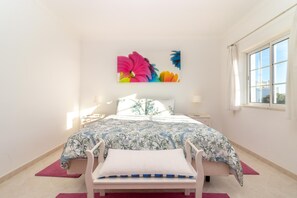 3 bedrooms, iron/ironing board, free WiFi, bed sheets - Casa Anton - Heated pool, sea views and only 1.5km from town and beach (Carvoeiro)