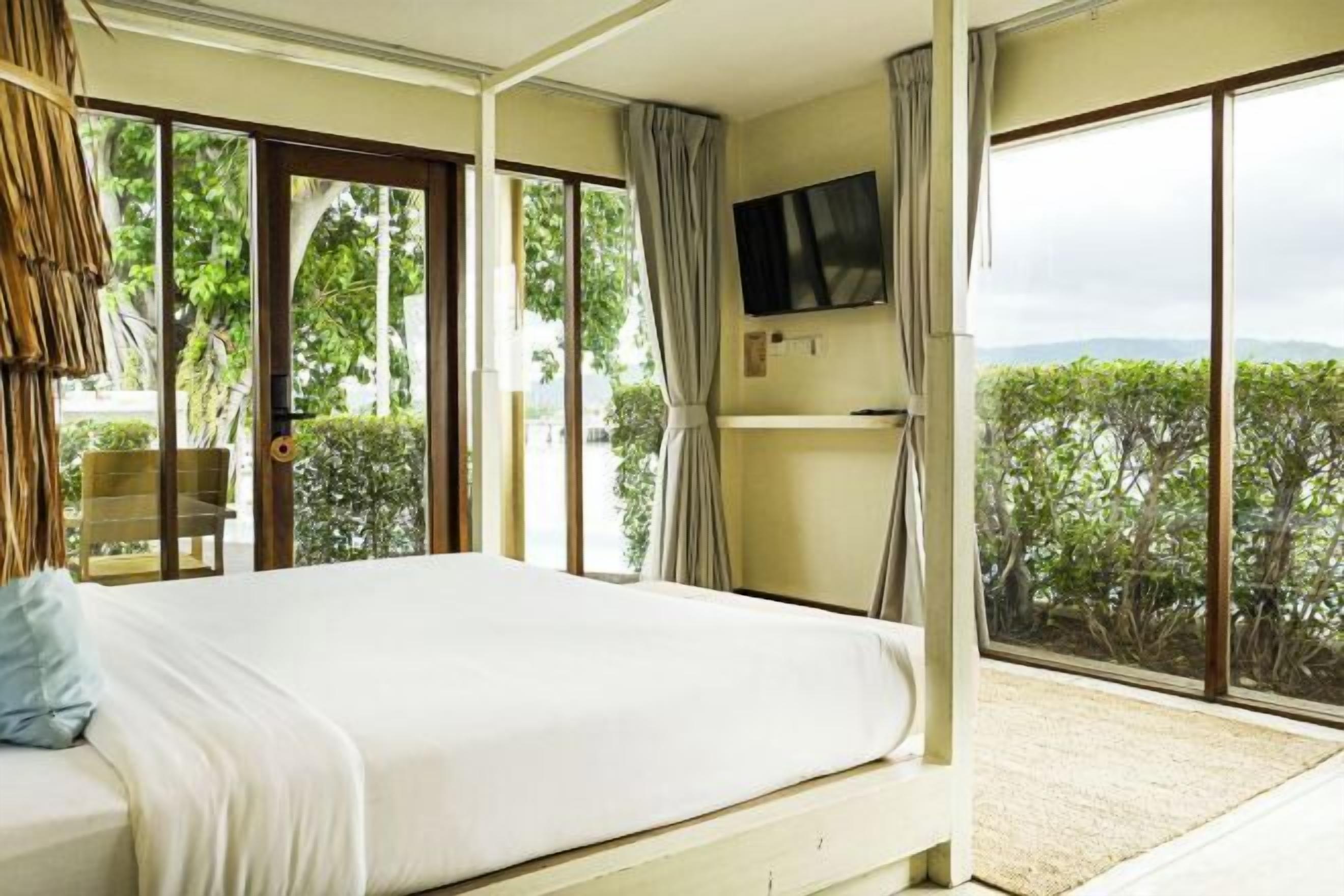 Tallelokero huoneessa, ilmainen Wi-Fi, vuodevaatteet