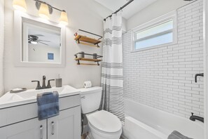 Handtücher, Seife, Toilettenpapier