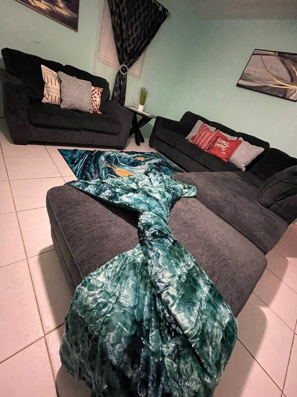 Smart TV - Wally's Haven (Nassau)