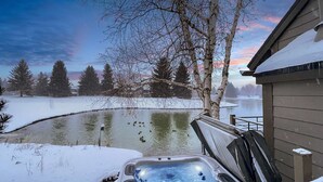 Outdoor spa tub - Lakeside Retreat w/Views•Private Hot Tub•BBQ•Decks•Walk to Free Transit (Park City)