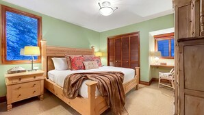 3 bedrooms, desk, iron/ironing board, free WiFi - Lakeside Retreat w/Views•Private Hot Tub•BBQ•Decks•Walk to Free Transit (Park City)