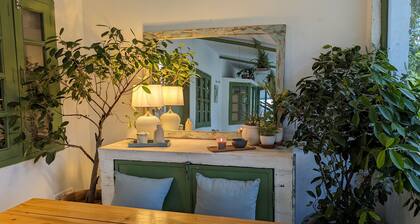 Permaculture Retreat at The Good Community Farm. Pet Friendly!