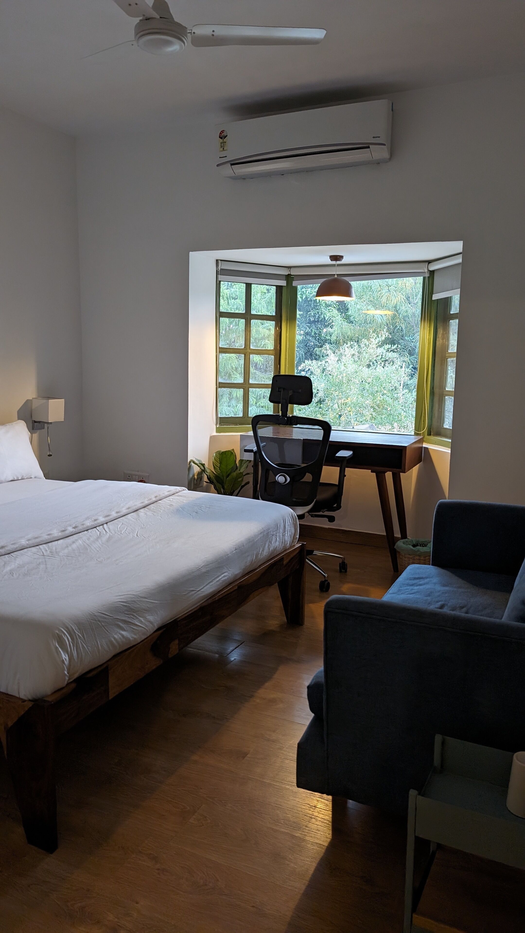 2 habitaciones, escritorio, tabla de planchar con plancha y wifi gratis 