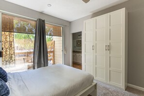 2 bedrooms, iron/ironing board, WiFi, bed sheets - Outstanding Sunnyvale 2BR w/ Pool, nr Eclectic Dining, by Blueground (South Bay)