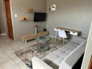Living area - Qiloane Court Apartment (Maseru)