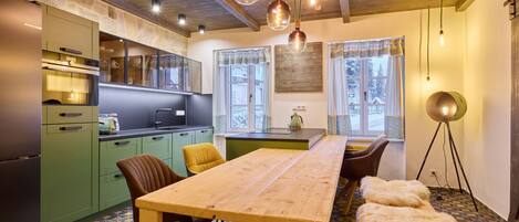 Fridge, oven, dishwasher, toaster