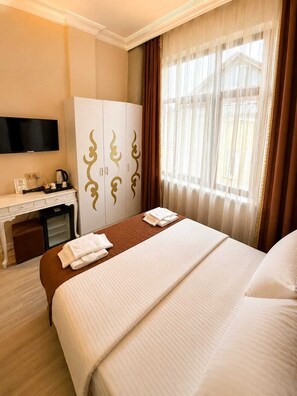 Standard Double Room | Premium bedding, Select Comfort beds, desk, soundproofing - Boss To Taksim (Istanbul)