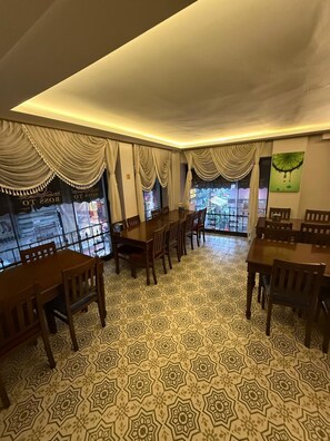 مطعم