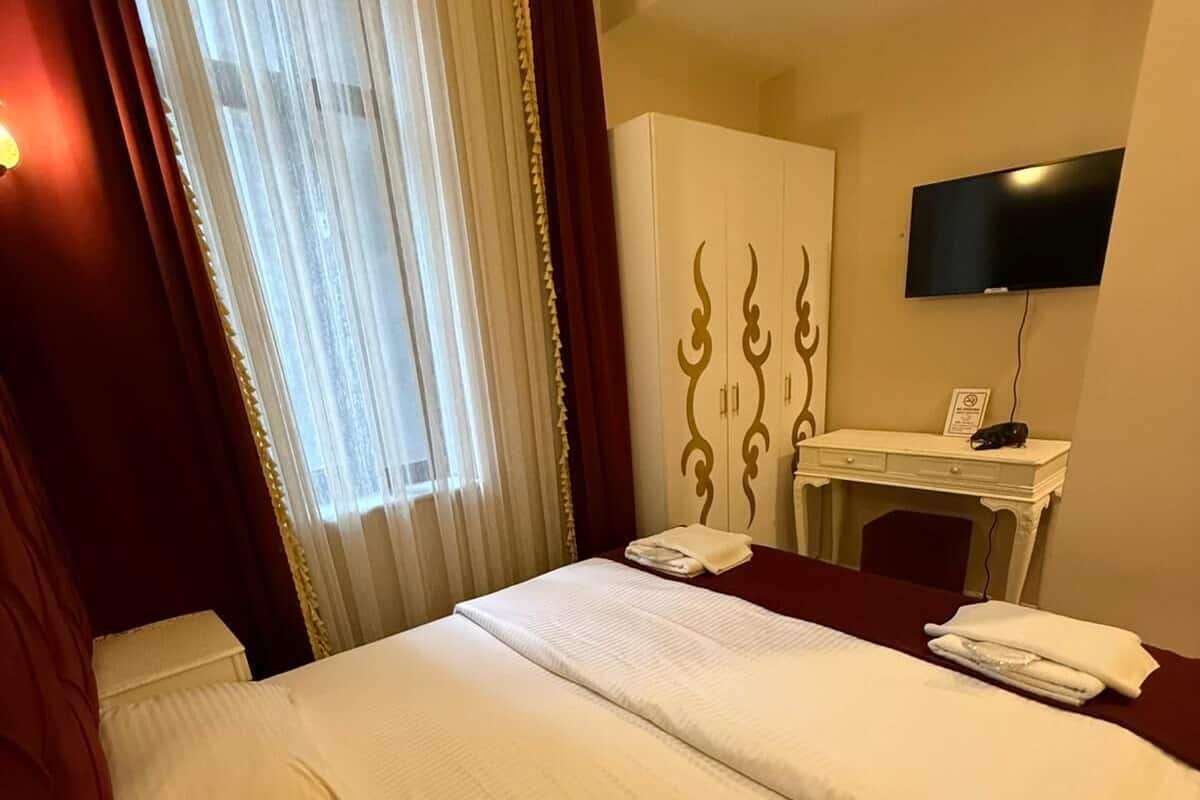 Deluxe Triple Room | Premium bedding, Select Comfort beds, desk, soundproofing